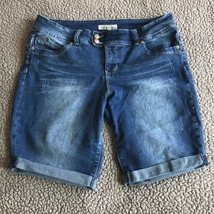 Royalty wannabettbutt? Sz12 shorts